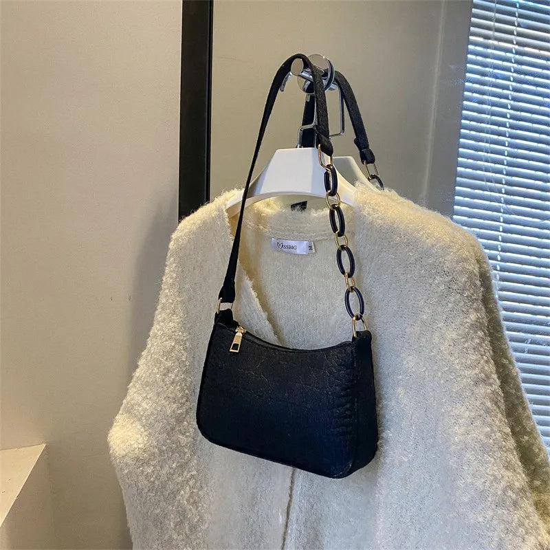 New Popular Retro Gentle Temperament Small Square Bag Shoulder Portable Fashion Leisure Bag.