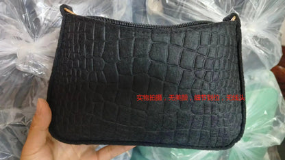 New Popular Retro Gentle Temperament Small Square Bag Shoulder Portable Fashion Leisure Bag.