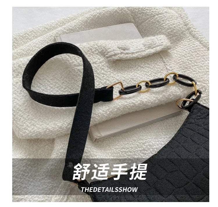 New Popular Retro Gentle Temperament Small Square Bag Shoulder Portable Fashion Leisure Bag.